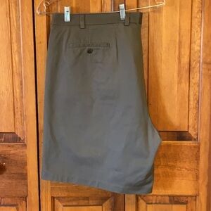 Joseph & Feiss Size 48 Men’s Pleated Cotton Shorts